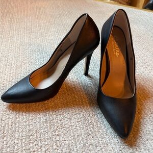 Pointed toe pumps